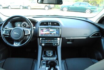 Jaguar F-Pace 2.0D I4 180k R-Sport AWD A/T⭐ZÁRUKA 3 ROKY - 8