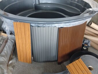 Malý bazén. Vířivka.nebo koupací sud - 8