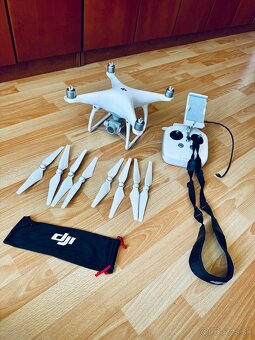 DJI Phantom 4 - 8