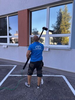 🔧 ČISTENIE FASÁD, DLAŽIEB, OKIEN, ŽALÚZIÍ A FOTOVOLTIKY - 8