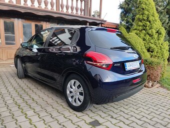 Peugeot 208 - 8