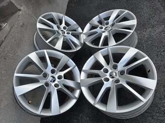 SKODA Trius elektrony 5X112 R17 et49 J7 - 8