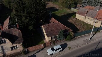 Starší rodinný dom s veľkým pozemkom - 8