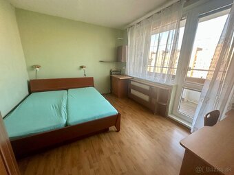 2garsónka so skvelou polohou na začiatku Petržalky - 8