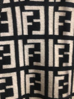 NOVÝ FENDI damsky svetrik z kapucnickou L - 8