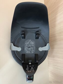 Cybex Cloud T i-size plus + ISOFIX Base T - 8