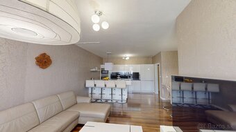 Jedinečný trojizbový byt s dvoma balkónmi v centre Malaciek- - 8