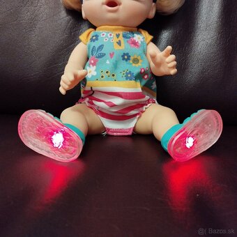 Baby Alive chodiaca bábika - top stav - 8