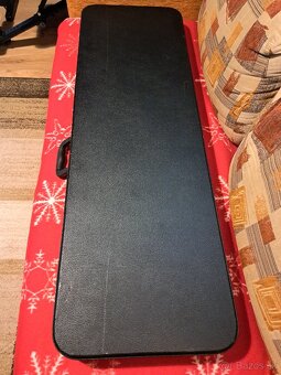 Basgitara Squier Classic Vibe '70s PB + pevný kufor - 8