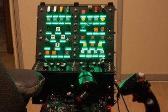 Predám herné kreslo so stolom a príslušenstvom - 8