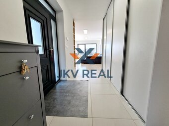 NA PREDAJ NOVOSTAVBA RODINNÝ DOM S VEĽKOU ZÁHRADOU TOPOĽNÍKY - 8