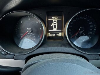 Volkswagen Golf 1.6 - 8