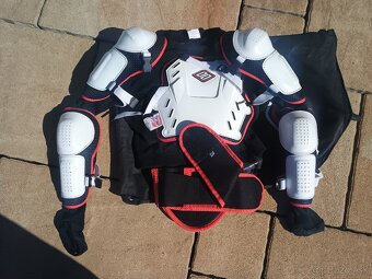 Celotelový chránič Shot - 8