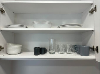 Kompletne zariadená garsónka s balkónom na Nivách vrátane en - 8