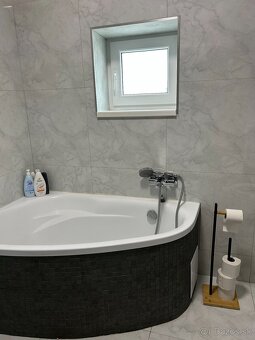 Na predaj zrekonštruovaný rodinný dom v obci Kozárovce - 8