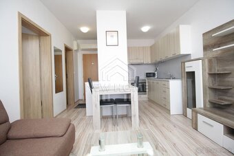 KOŠICKÁ - 2 iz. menší byt, balkón 7 m2, WIFI, klimatizácia - 8