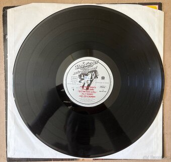Bob Seger & The Silver Bullet Band - Stranger In Town - 8