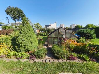 Predaj 4- izbový rodinný dom s garážou a záhradou - 8