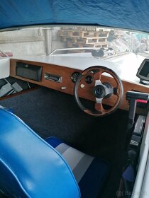 Predam motorovy čln Glastron - 8