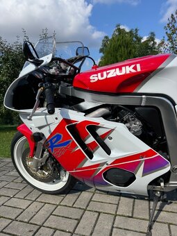 Suzuki GSX-R 400 - 8