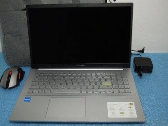 ASUS VivoBook 15.6“ 16GB 512GB Full HD Podsvit i5 IrisX - 8