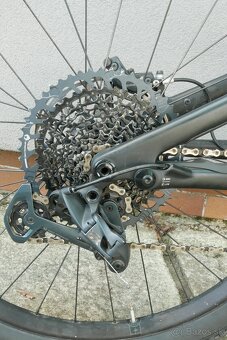 Predám elektrický bicykel Specialized Levo Comp karbom L - 8