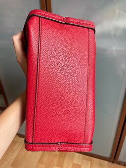 Cervena kabelka Guess - 8