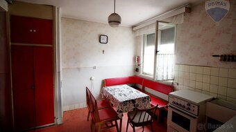 Starší rodinný dom s veľkým pozemkom na predaj Šoporňa, 3787 - 8