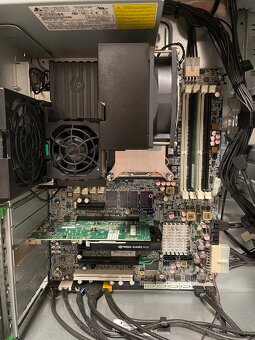 HP Z420 Workstation / 8 Jadier / 16 Vlákien / 16 Gb RAM - 8