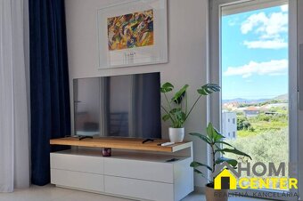 NA PREDAJ moderný luxusný apartmán /45 m² / Dalmátsko, TROGI - 8