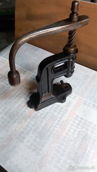 Starožitný zveráčik, obuvnícky lis - 8