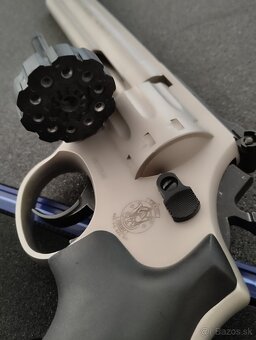 SMITH&WESSON VZDUCHOVÁ PIŠTOL 4,5mm - 8
