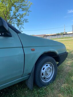 Predám ŠKODA FAVORIT 136 L r.v.1989 prvomodel - 8