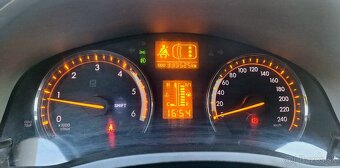 Toyota Avensis Combi 2.0l D-4D Luna - 8