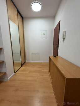 Prenajom 2 izbovy byt - 8
