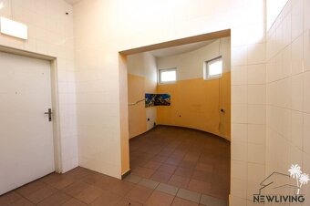Exkluzívne na predaj polyfunkčná budova vo Vrbovom - 8