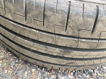 Michelin Pilot Sport 5, Pirelli P Zero 235 45 18 - 8