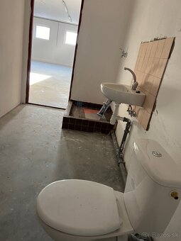 Prenajmem  Garáž,Dieľňu ,Sklad,Kancelárske priestory - 8