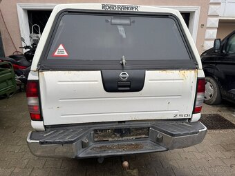 NISSAN NAVARA 2,5TD 4X4 KLÍMA ŤAŽNÉ 2006 ROK RÁM AKO NOVÝ - 8