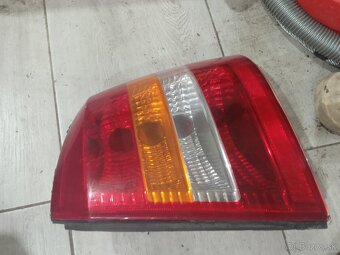 Predam zadne spolujazdcove svetlo na opel astra G rok 2002 - 8