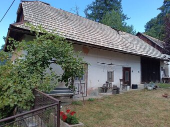 Hospodárska usadlosť s 3,6 hektárovým pozemkom na samote Nov - 8