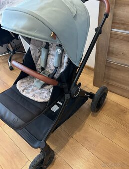 Kočiar Petite and Mars a autosedačka s isofix základňou - 8