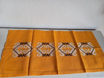 Retro obrusy 14 ks a 1 prestieranie spolu len 5 e - 8