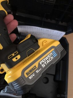 DEWALT DCK2052H2T set
- 8