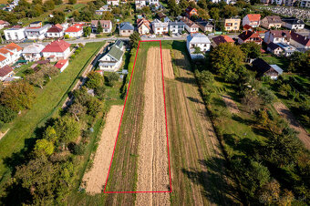 Krásny pozemok na predaj v strede obce - 8