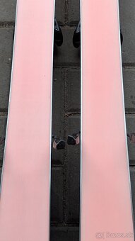 Dámské prémiové švýcarské lyže AK PINK, 158cm - 8