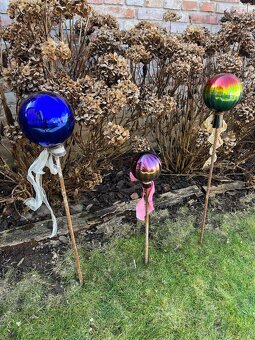 Sklenené ozdobné záhradné gule - 8