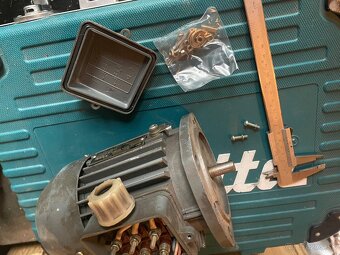 Predám Elektromotory 220/380V - 8