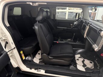 Toyota FJ Cruiser - 8