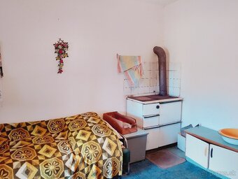 Domček na rovinatom pozemku s výmerou 1192 m2 pri Lučenci. - 8